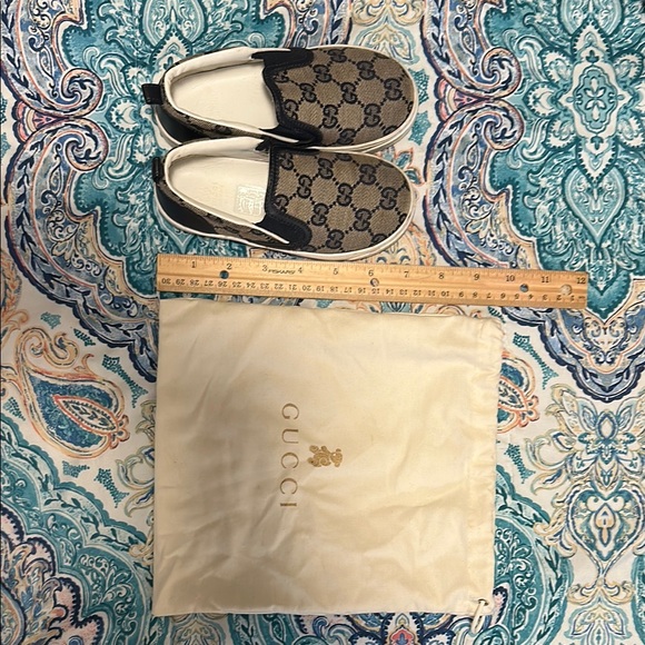 Authentic Gucci Kids slip on GG print navy blue size 26 comes with its dust bag.
